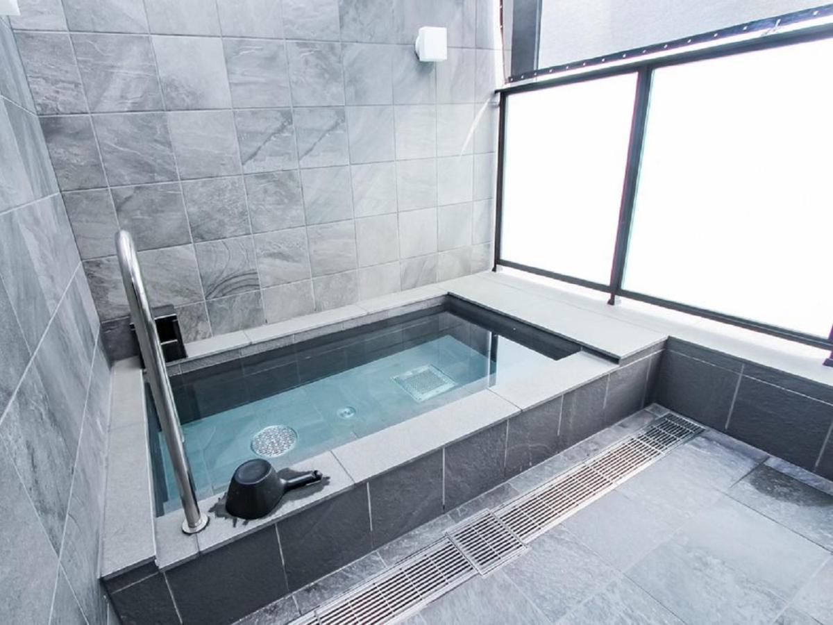 Hotel Livemax Premium Umeda East Осака Екстер'єр фото